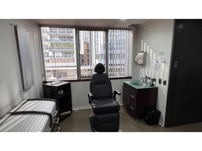 Consultorio en venta en La Aguacatala, Medellín, 42 m² · foto 3 de 10