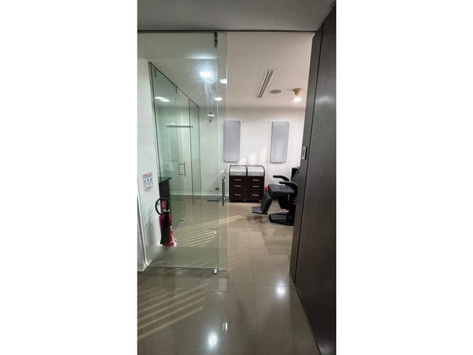 Consultorio en venta en La Aguacatala, Medellín, 42 m² · foto 4 de 10