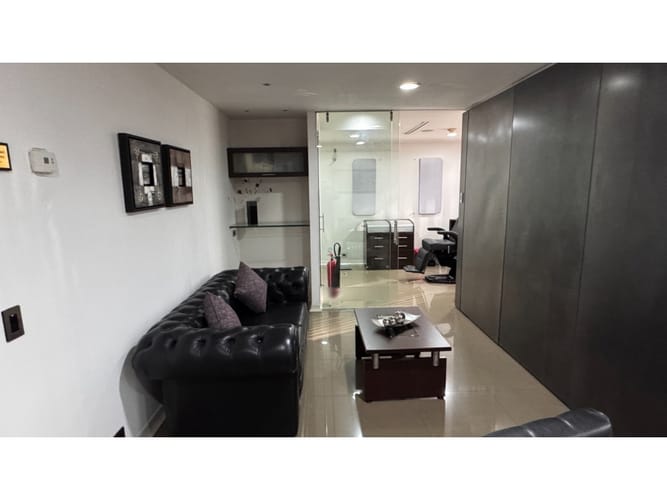 Consultorio en venta en La Aguacatala, Medellín, 42 m² · foto 7 de 10