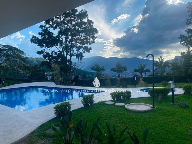 Casa de 6 alcobas en venta en Loma Del Escobero, Envigado, 490 m² · foto 4 de 19
