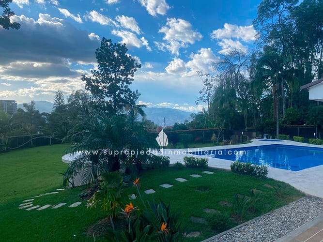 Casa de 6 alcobas en venta en Loma Del Escobero, Envigado, 490 m² · foto 11 de 19