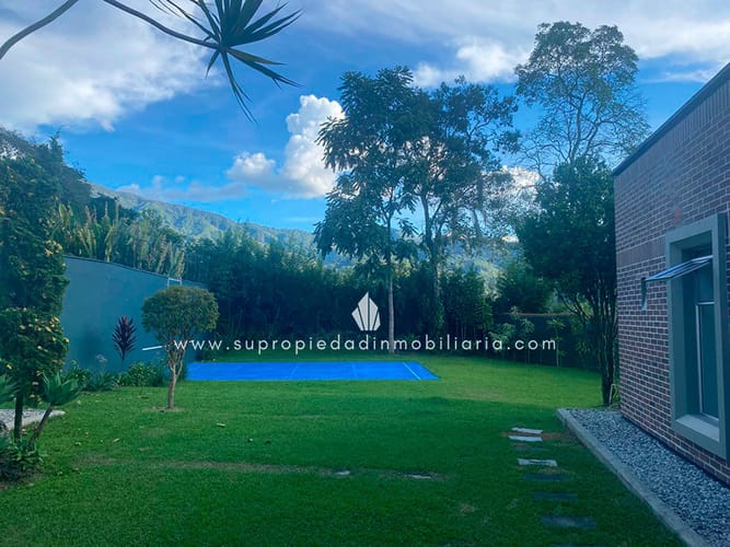 Casa de 6 alcobas en venta en Loma Del Escobero, Envigado, 490 m² · foto 12 de 19