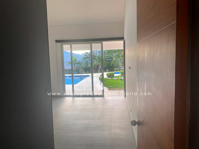 Casa de 6 alcobas en venta en Loma Del Escobero, Envigado, 490 m² · foto 17 de 19