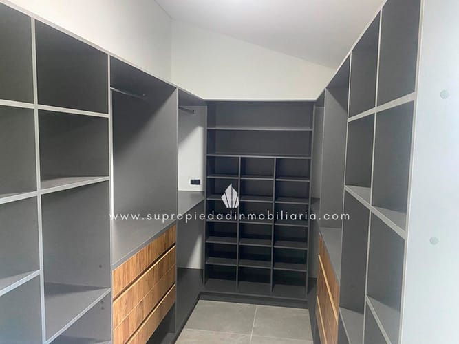 Casa de 6 alcobas en venta en Loma Del Escobero, Envigado, 490 m² · foto 18 de 19