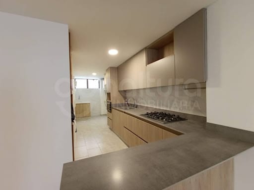 Apartamento de 3 alcobas en arriendo en Laureles, Medellín, 140 m² · foto 2 de 18