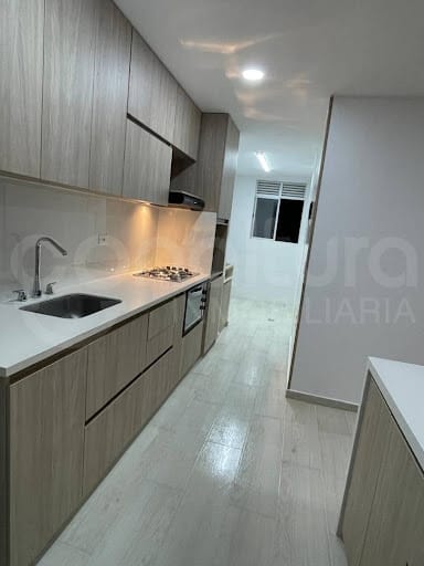 Apartamento de 3 alcobas en venta en Cristo Rey, Itagüí, 86 m² · foto 1 de 15