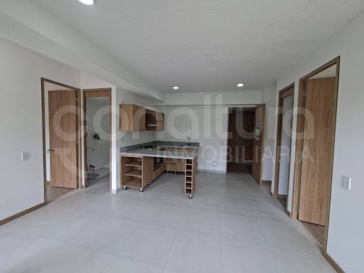 Apartamento de 2 alcobas en venta en Chile, La Estrella, 60 m² · foto 2 de 10