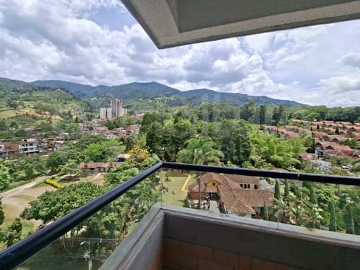 Apartamento de 2 alcobas en venta en Chile, La Estrella, 60 m² · foto 5 de 10