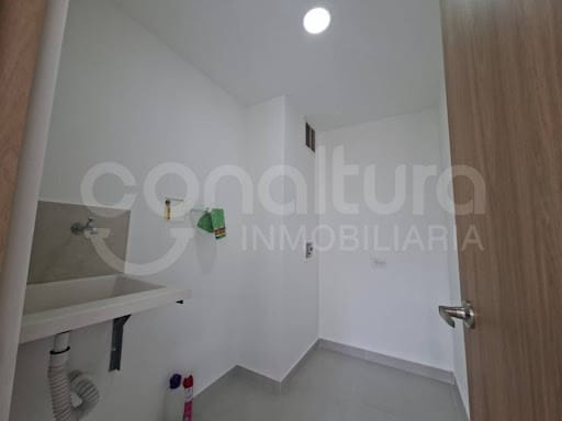 Apartamento de 2 alcobas en venta en Chile, La Estrella, 60 m² · foto 6 de 10
