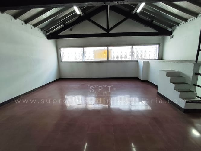 Bodega en arriendo en Perpetuo Socorro, Medellín, 150 m² · foto 2 de 16