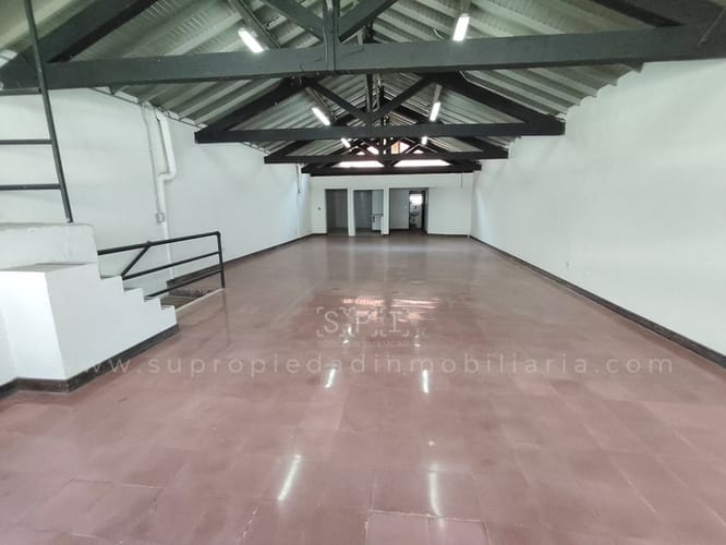 Bodega en arriendo en Perpetuo Socorro, Medellín, 150 m² · foto 4 de 16
