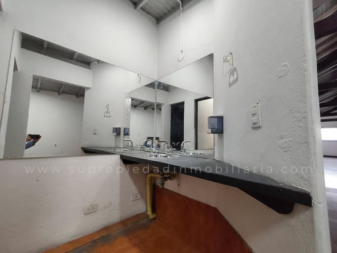 Bodega en arriendo en Perpetuo Socorro, Medellín, 150 m² · foto 11 de 16