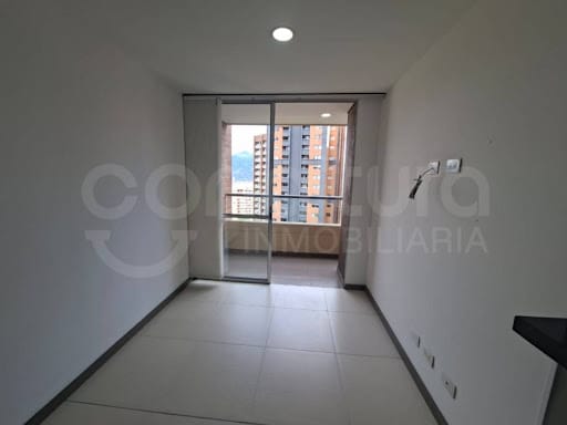Apartamento de 3 alcobas en venta en La Florida, Sabaneta, 77 m² · foto 3 de 14