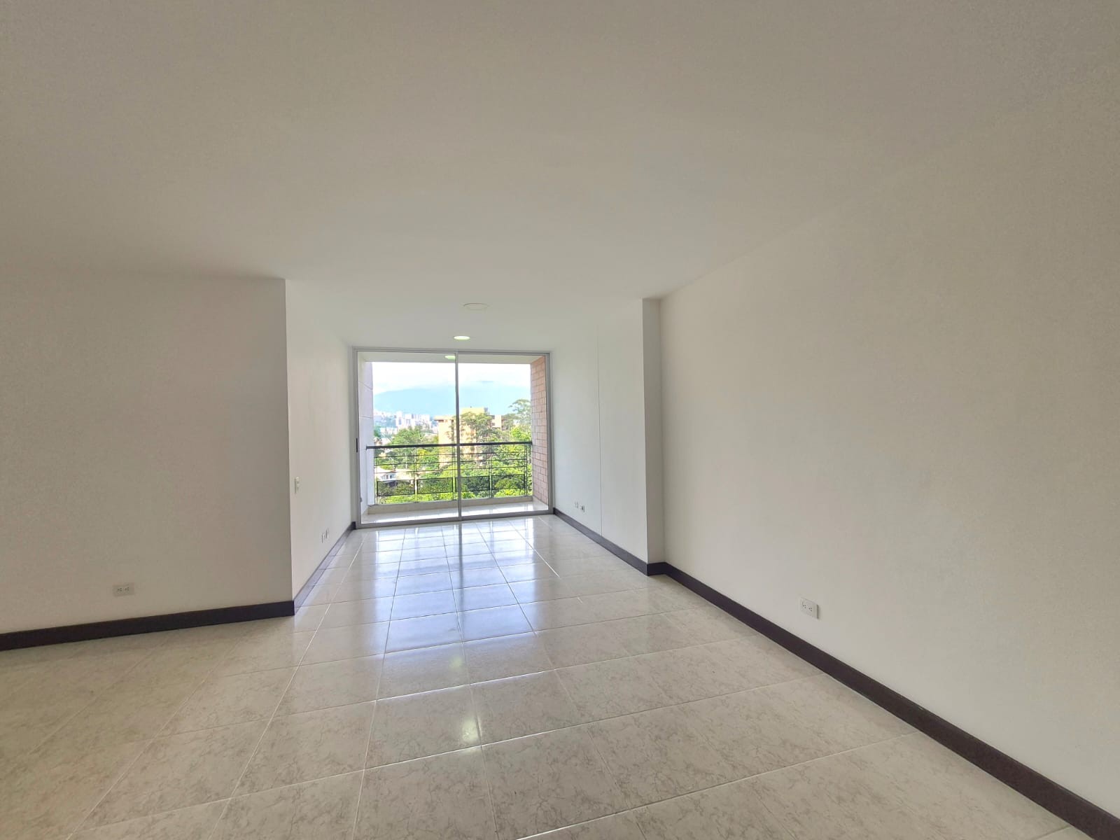 Apartamento en venta en La Inmaculada, Envigado · foto 3 de 16