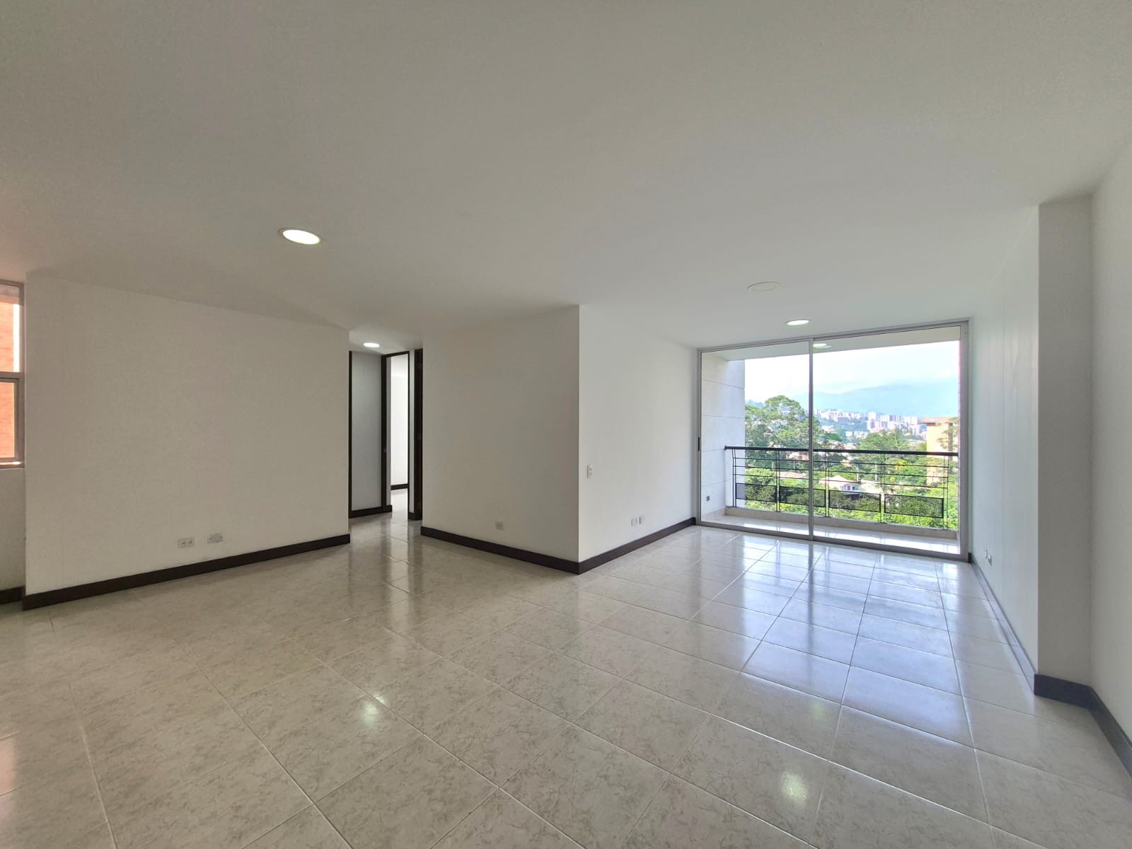 Apartamento en venta en La Inmaculada, Envigado · foto 2 de 16