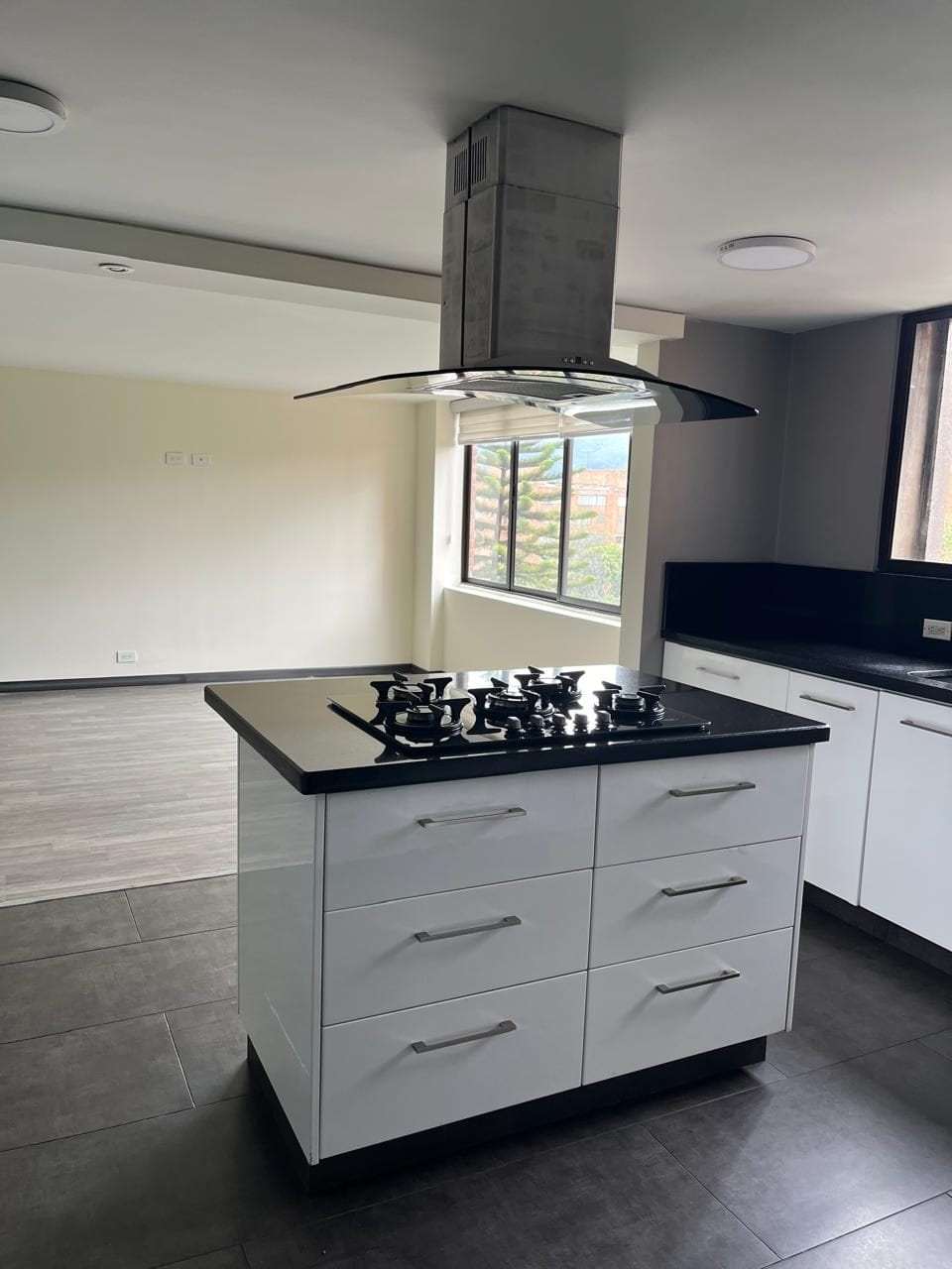 Apartamento en venta en Lagos De Cordoba, Bogotá · foto 7 de 24