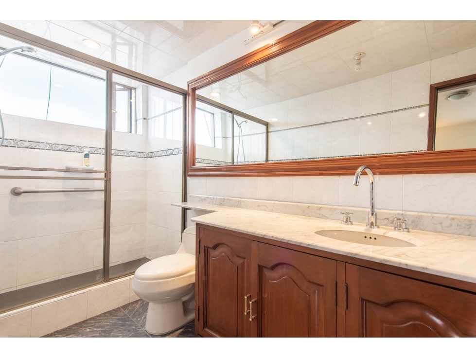 Apartamento en venta en Santa Barbara Occidental, Bogotá · foto 8 de 18
