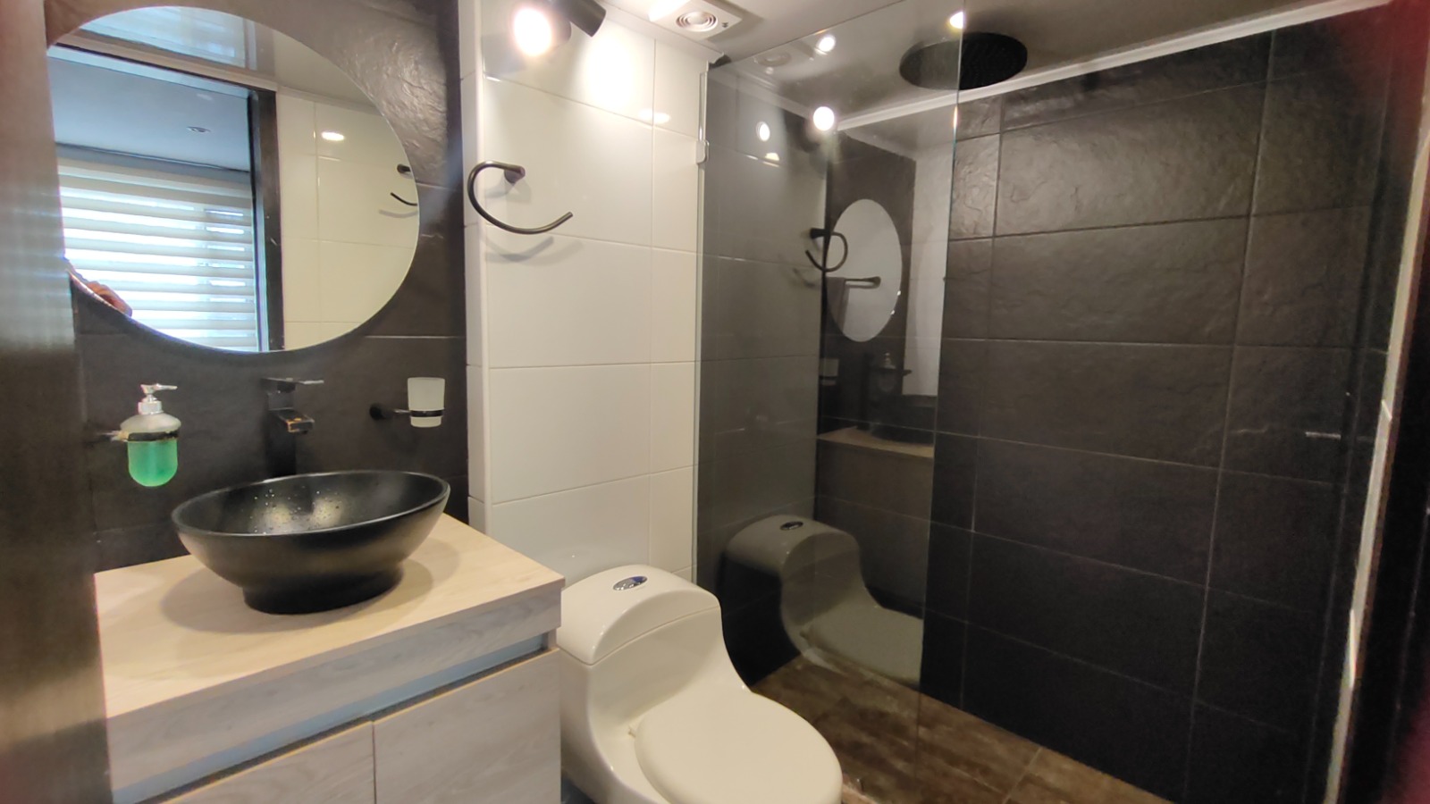 Apartamento en venta en Cedritos, Bogotá · foto 3 de 17