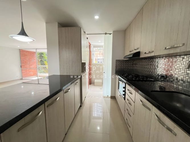 Apartamento de 3 alcobas en arriendo en Loma De Las Brujas, Envigado, 116 m² · foto 6 de 21