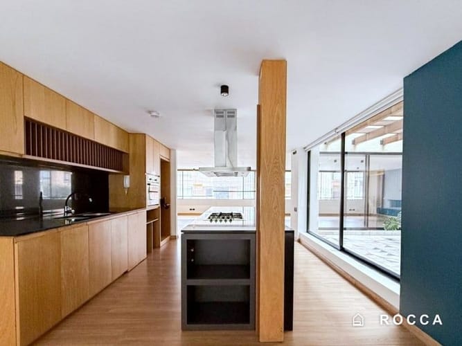 Apartamento de 2 alcobas en arriendo en Santa Barbara, Bogotá, 200 m² · foto 2 de 11