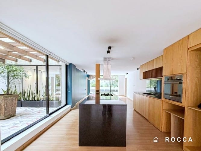 Apartamento de 2 alcobas en arriendo en Santa Barbara, Bogotá, 200 m² · foto 3 de 11