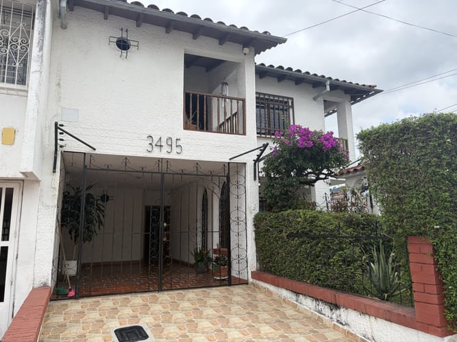 Casa de 5 alcobas en venta en Los Pinos, Bucaramanga, 210 m² · foto 2 de 18