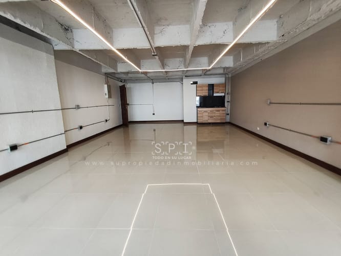Bodega en arriendo en Perpetuo Socorro, Medellín, 65 m² · foto 3 de 9