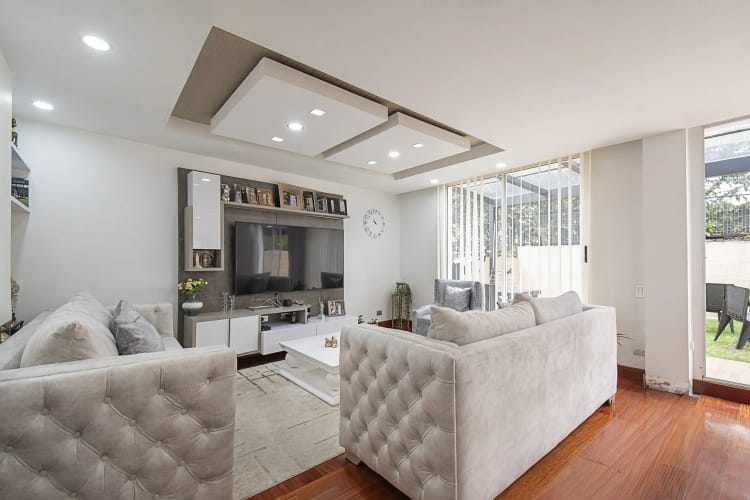 Casa de 3 alcobas en venta en Cerros De Suba, Bogotá, 181 m² · foto 1 de 16