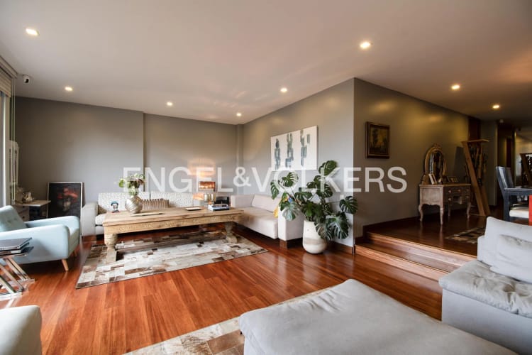 Apartamento de 2 alcobas en venta en Los Rosales, Bogotá, 142 m² · foto 2 de 15