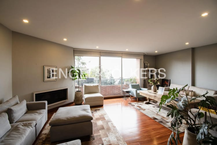 Apartamento de 2 alcobas en venta en Los Rosales, Bogotá, 142 m² · foto 1 de 15