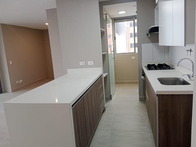 Apartamento de 2 alcobas en arriendo en El Tesoro, Medellín, 100 m² · foto 5 de 24
