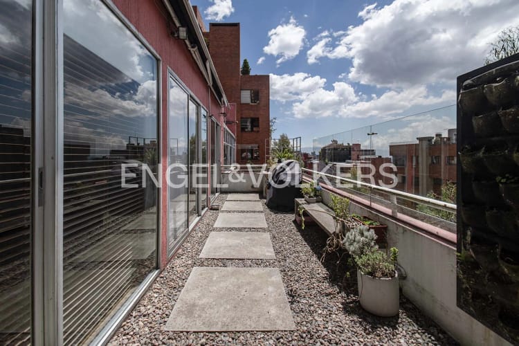 Apartamento de 2 alcobas en venta en Los Rosales, Bogotá, 151 m² · foto 3 de 21