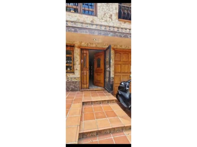 Casa de 5 alcobas en venta en Cabañas, Bello, 220 m² · foto 2 de 24