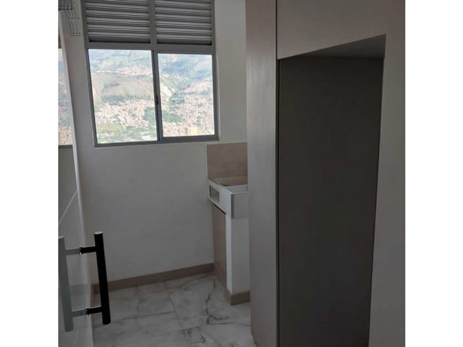Apartamento de 2 alcobas en venta en Cabañas, Bello, 64 m² · foto 3 de 14