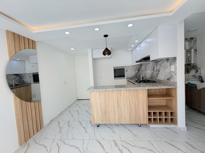 Apartamento de 3 alcobas en venta en Lusitania, Madrid, 57 m² · foto 2 de 24