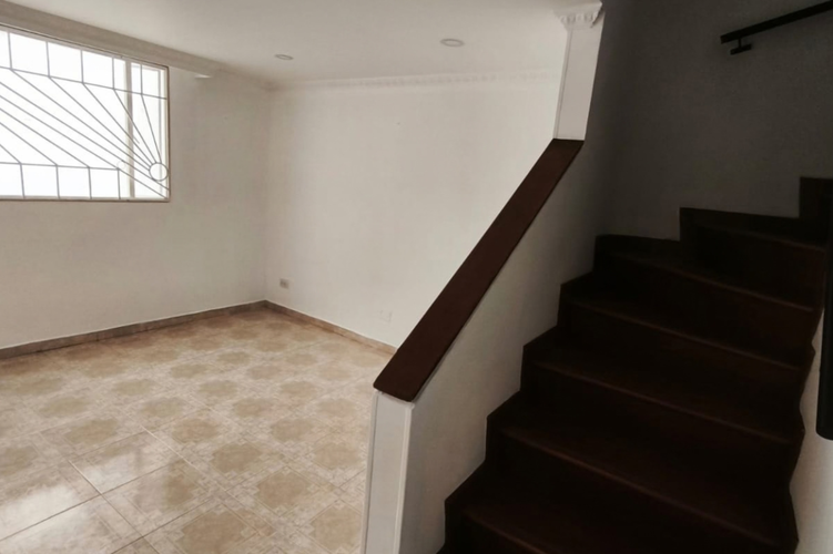 Casa de 5 alcobas en venta en Castilla, Bogotá, 186 m² · foto 3 de 19