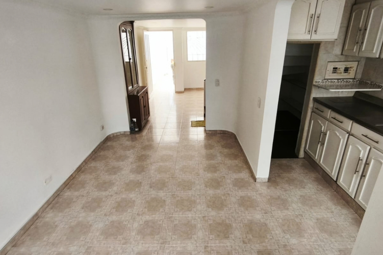 Casa de 5 alcobas en venta en Castilla, Bogotá, 186 m² · foto 4 de 19