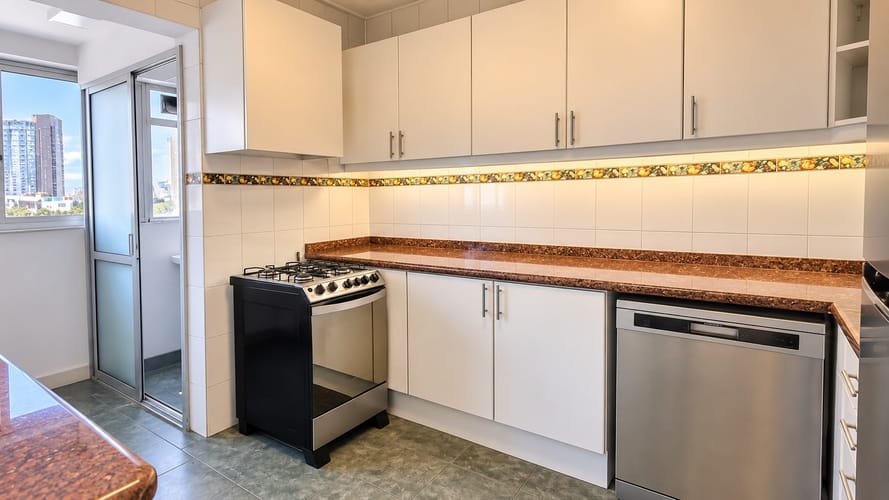 FRENTE AL GOLF - ALQUILER DE APARTAMENTO FINAMENTE AMOBLADO – 2 DORMITORIOS CON GARAJE · Foto 8
