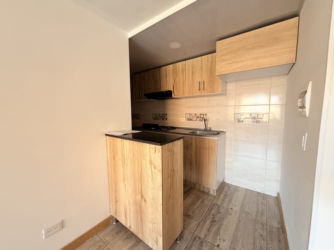 Apartamento de 3 alcobas en venta en Fac, Madrid, 56 m² · foto 2 de 18