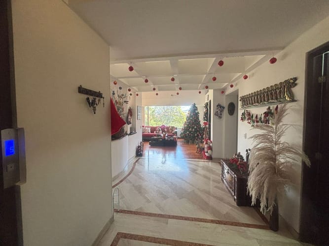 Apartamento de 4 alcobas en venta en Chicó Alto, Bogotá, 352 m² · foto 2 de 24