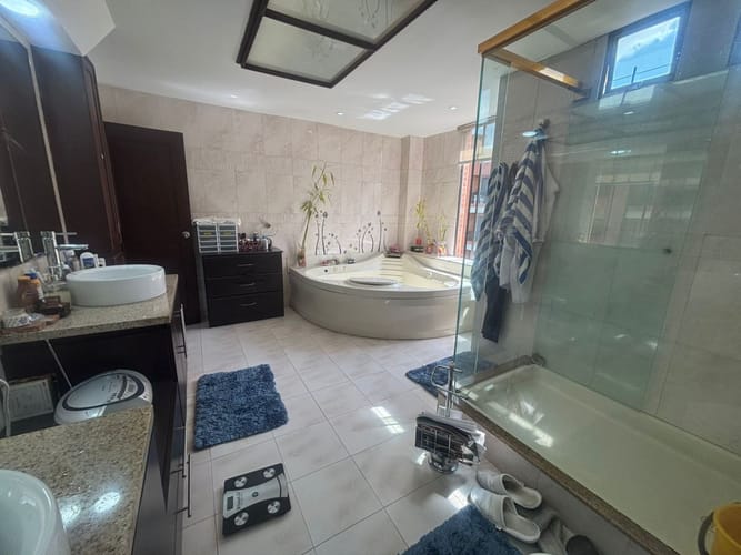 Apartamento de 4 alcobas en venta en Chicó Alto, Bogotá, 352 m² · foto 17 de 24