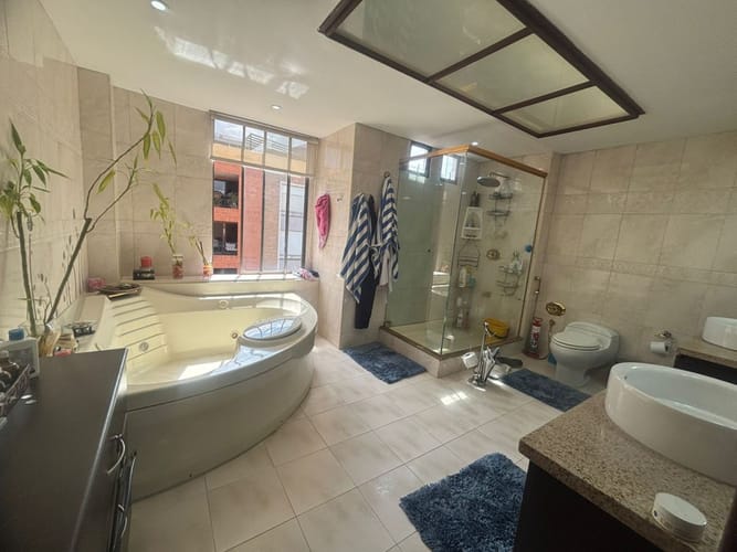 Apartamento de 4 alcobas en venta en Chicó Alto, Bogotá, 352 m² · foto 18 de 24