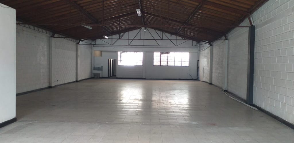 Bodega en arriendo en San Fernando, Medellín, 288 m² · foto 2 de 5
