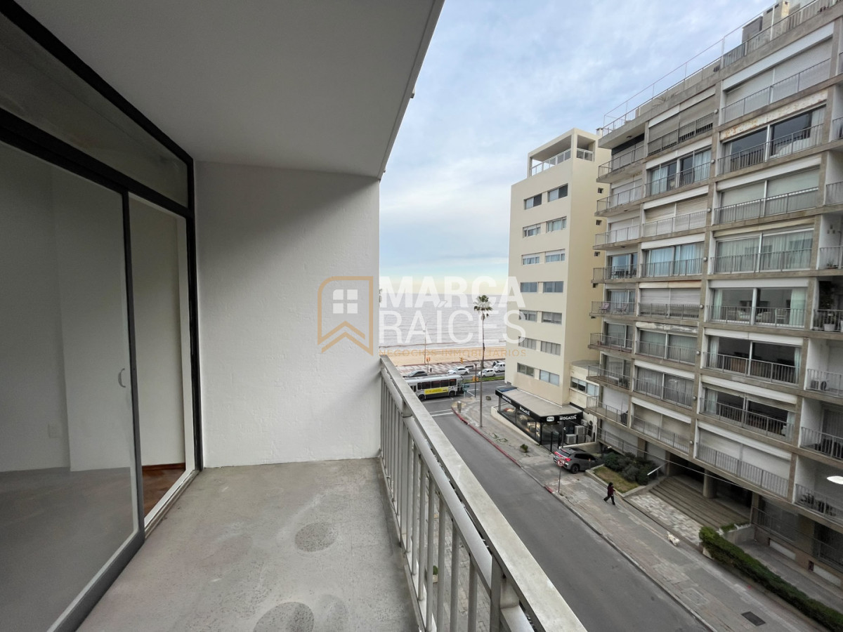 Alquiler Apartamento 3 Dormitorios mas servicio, 3 Baños con Garage. Pocitos, Montevideo · Foto 4