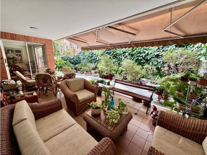 Casa de 3 alcobas en venta en San Lucas, Medellín, 274 m² · foto 8 de 24