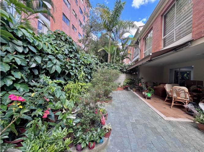 Casa de 3 alcobas en venta en San Lucas, Medellín, 274 m² · foto 11 de 24