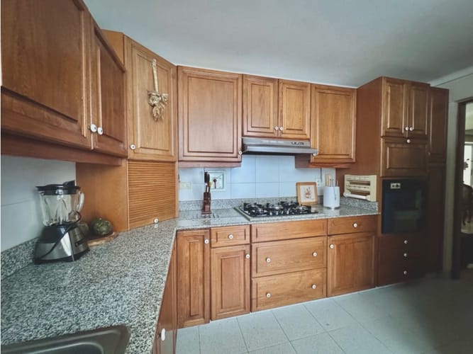 Casa de 3 alcobas en venta en San Lucas, Medellín, 274 m² · foto 14 de 24