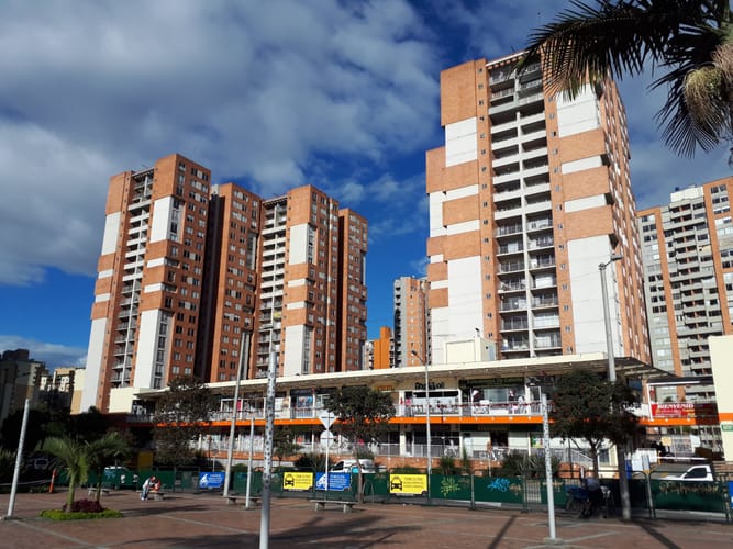 Apartamento de 3 alcobas en arriendo en Centro Comercial Titán Plaza, Bogotá, 90 m² · foto 2 de 24