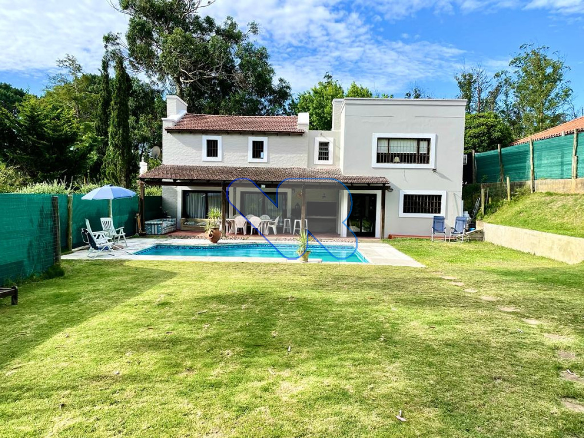 Venta y Alquiler Anual Casa 4D Lugano con Piscina · Foto 2