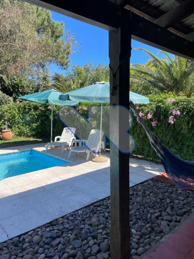 Venta y Alquiler Anual Casa 4D Lugano con Piscina · Foto 6